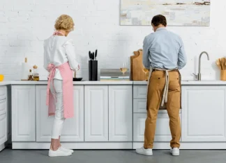 Kitchen Apron Trends Popular Among Australian Home Cooks aporn