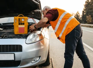 Roadside Safety Tips While Waiting for Help in Chrzanów Roadside Assistance